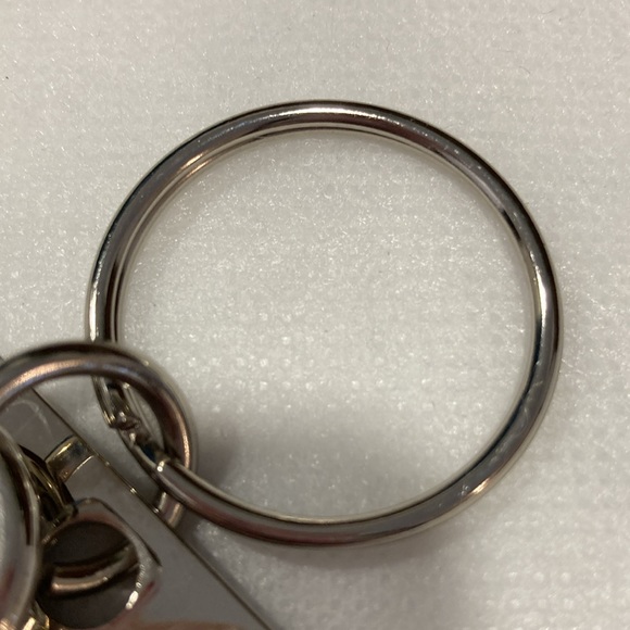 NWOT - TYLER RODAN Engraved Silvertone Mirrored Charm, Keyring & Lever Back Claw - Picture 5 of 6